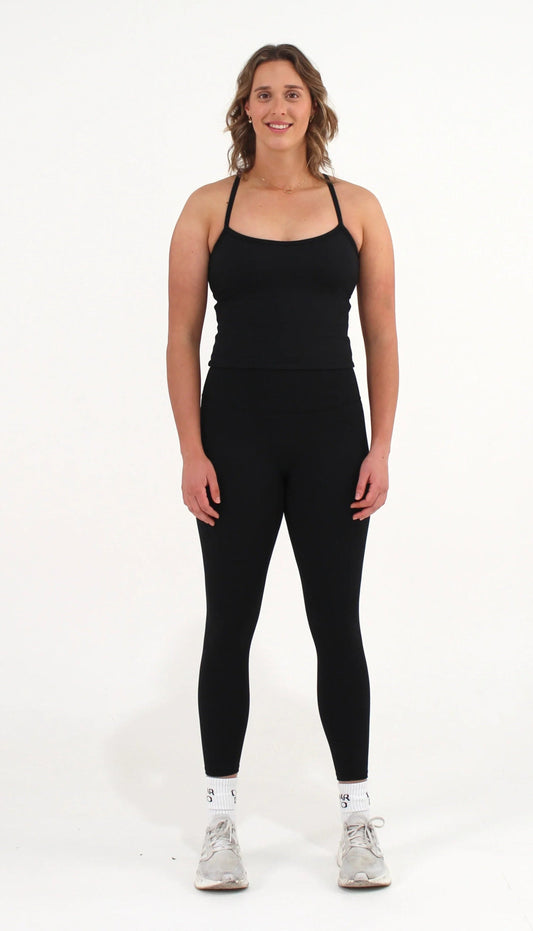 Women weaing black Caardeo Form Leggings