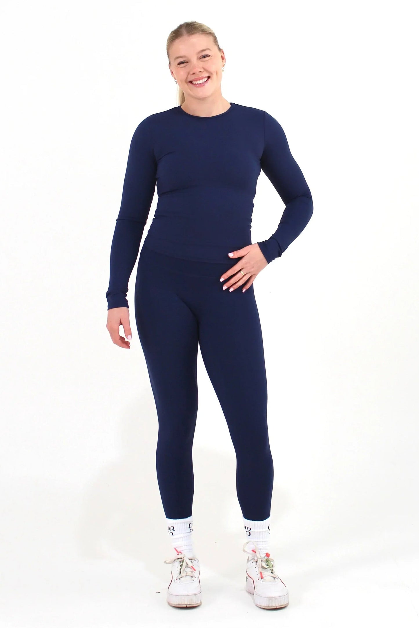 Women wearing navy Caardeo Form Leggings